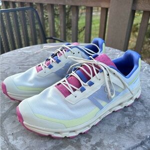 GENTLY WORN On Running Cloudvista size 10 running shoe